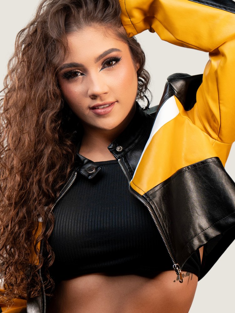 Thauane — retrato